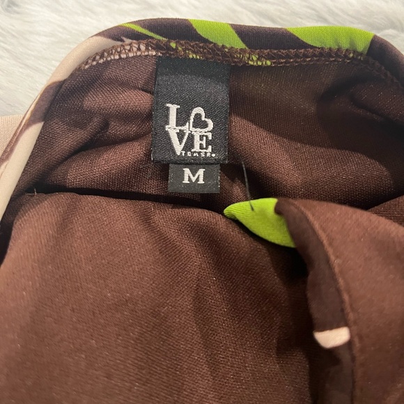 Cute dress only worn once for a party. - Picture 3 of 3